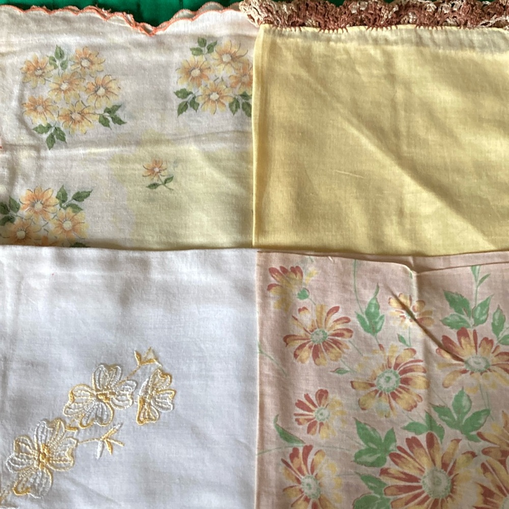 Vtg. 4 ladies handkerchieves, wh, yel, tan, gr florals, various sizes.  $19